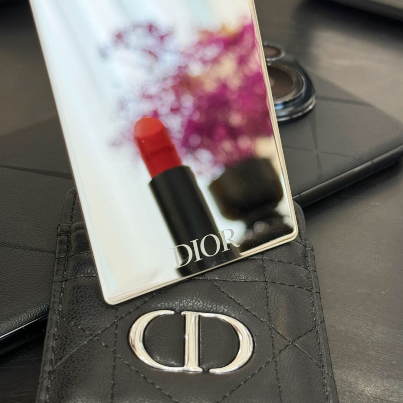 CHRISTIAN DIOR